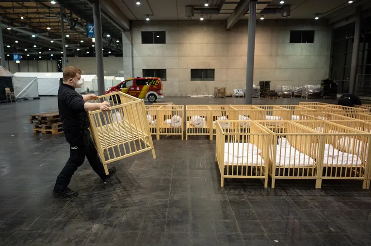 Bilder vom Aufbau in der Messehalle 27